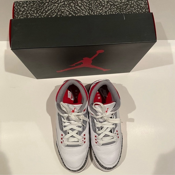 Nike Air Jordan 3 Retro 'Fire Red' 2022 GradeSchool Size 6.5Y - Picture 4 of 12